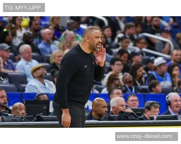 2019年爵士与火箭精彩对决比赛录像回顾与分析